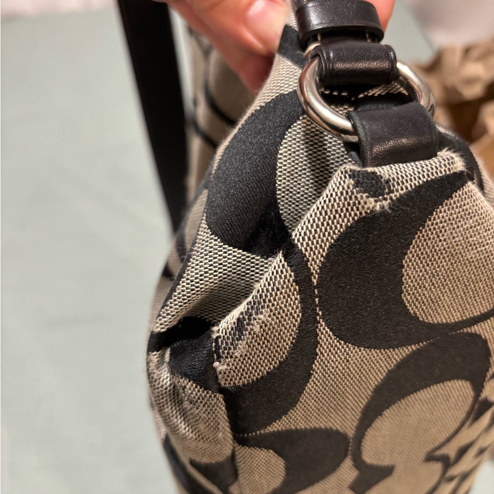 Coach F15067 Black and Gray Shoulder Bag Very Clean Inside - Picture 13 of 16